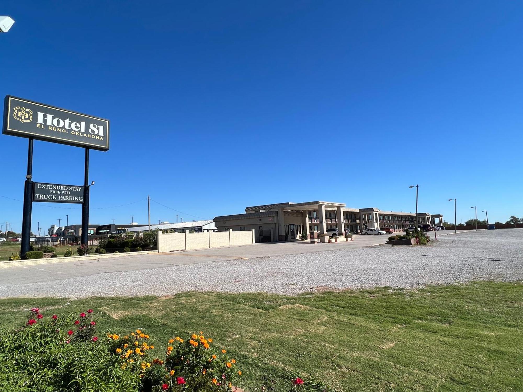 Hotel 81 El Reno Екстериор снимка